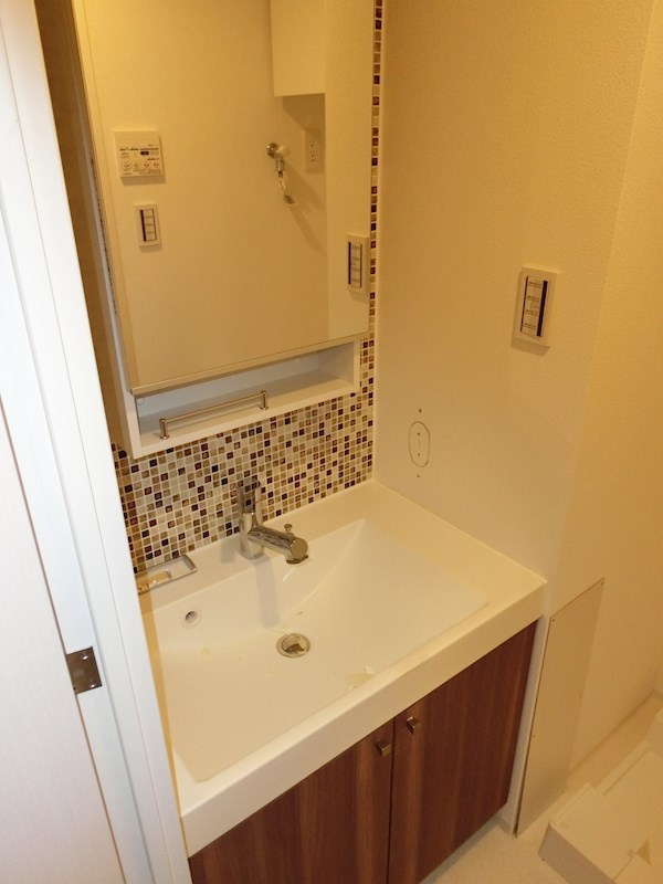 新品家具付きマンション新井16(KaGood東京)の洗面所