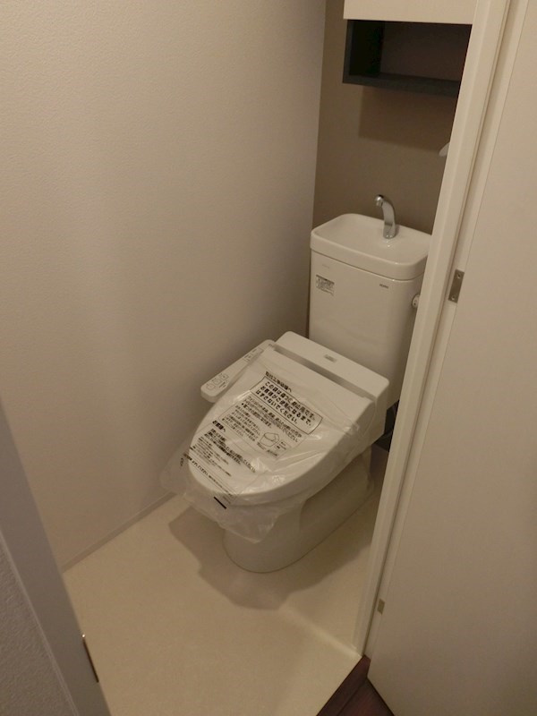 新品家具付きマンション新井16(KaGood東京)のトイレ