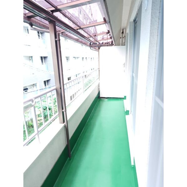 ハイツ東淀のバルコニー