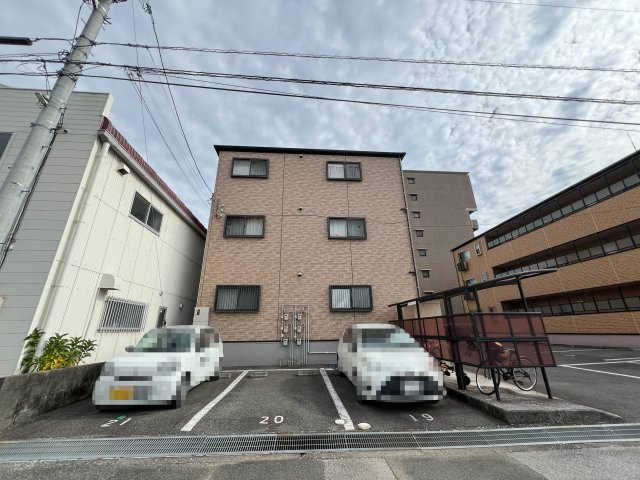 ザジテールの駐車場