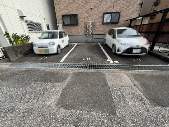 ザジテールの駐車場