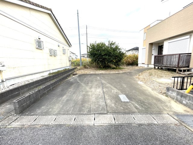茂原市東郷中古戸建の駐車場