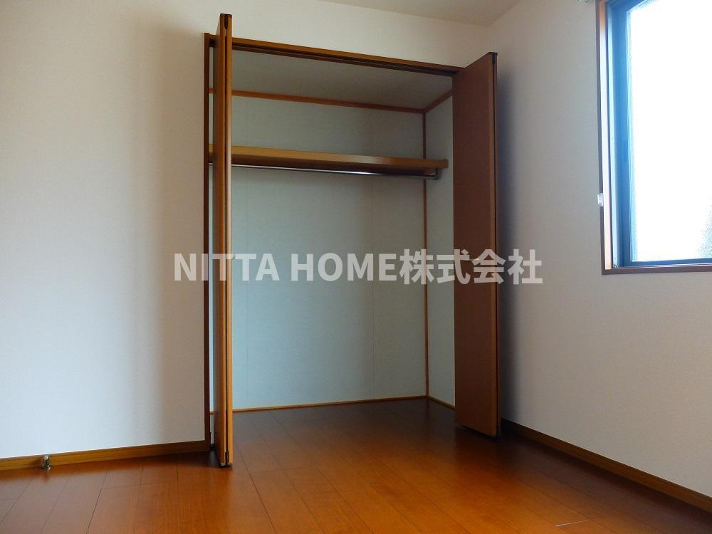 カンパーニュ黒岡 A棟の収納|大きなクローゼットも魅力的◇