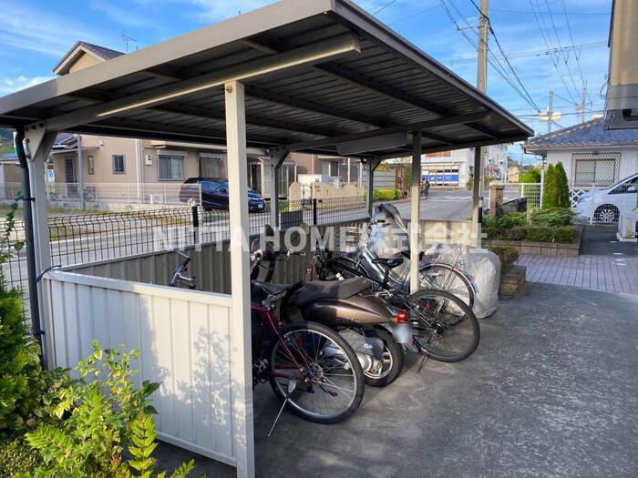 カンパーニュ黒岡 A棟のその他共用部分|屋根付きの駐輪場は無料で使用ＯＫ★