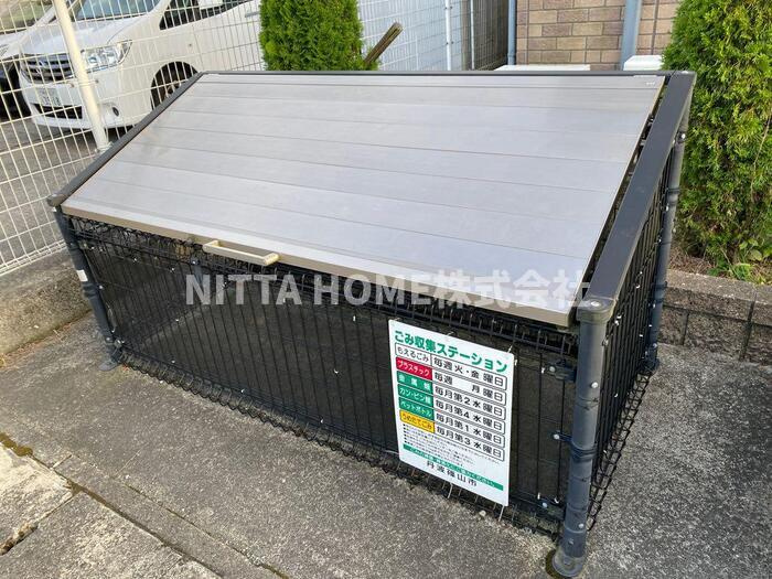 カンパーニュ黒岡 A棟のエントランス|敷地内にごみ捨て場があります◎