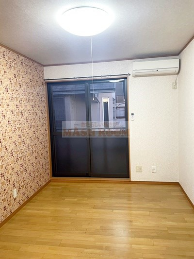 シュール松庵の居間・リビング