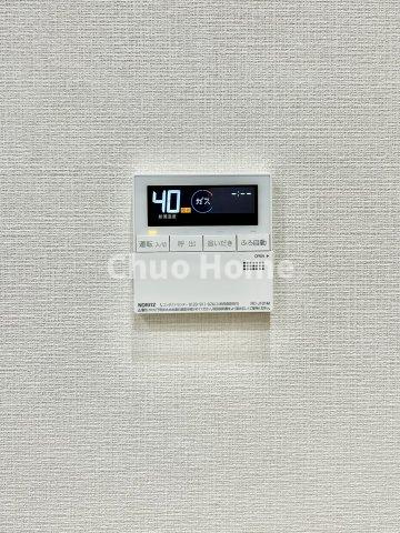なぎさニュータウン5号棟の発電・温水設備|【給湯リモコン】外での一日を忘れさせてくれるオートバス機能でお好みの湯量・温度に調整された浴槽。