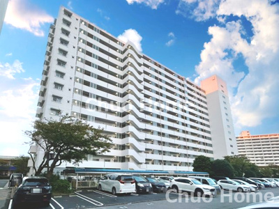 【外観】 | なぎさニュータウン5号棟 | 総戸数：1342戸のビッグコミュニティ。耐震基準適合物件です。ペットの飼育可能マンションです。