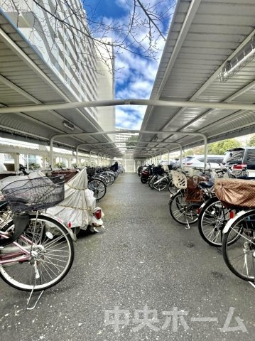 なぎさニュータウン5号棟の駐輪場|【自転車置き場】最新の空き状況や費用などの詳細は担当スタッフまでお問い合わせください。