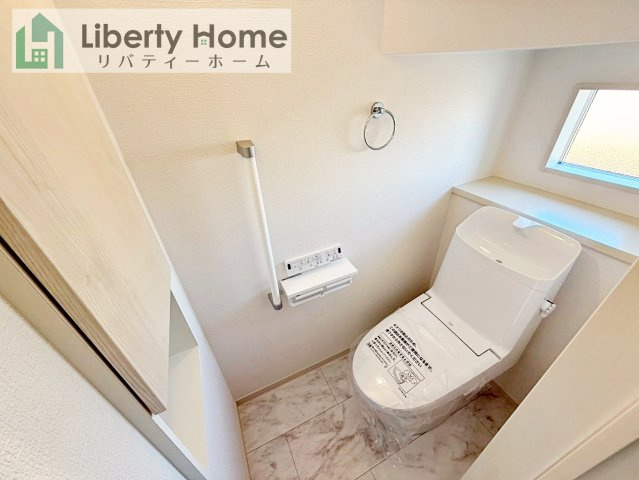 ワイウッドコート土浦市神立町第１期　新築戸建　9号棟のトイレ