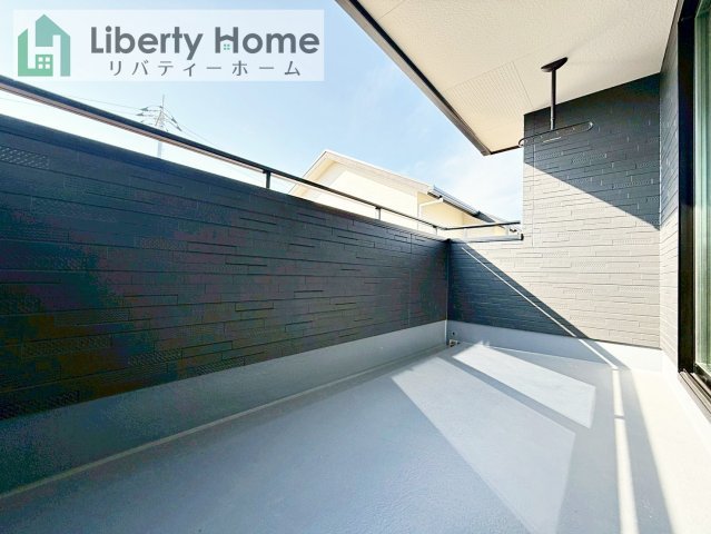 ワイウッドコート土浦市神立町第１期　新築戸建　9号棟のバルコニー