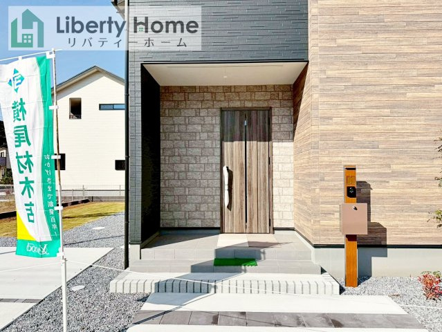 ワイウッドコート土浦市神立町第１期　新築戸建　9号棟のエントランス