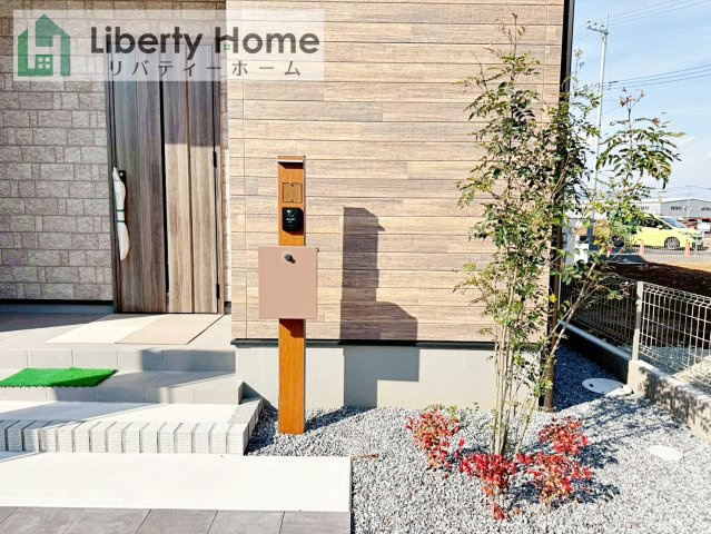 ワイウッドコート土浦市神立町第１期　新築戸建　9号棟のエントランス