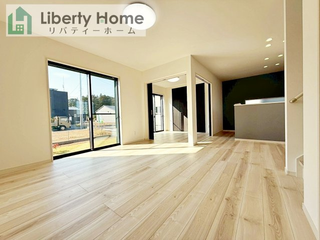 ワイウッドコート土浦市神立町第１期　新築戸建　9号棟の居間・リビング