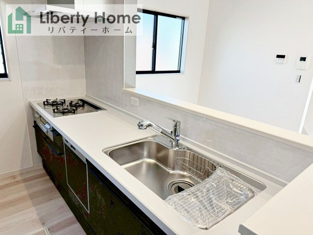 ワイウッドコート土浦市神立町第１期　新築戸建　9号棟のキッチン