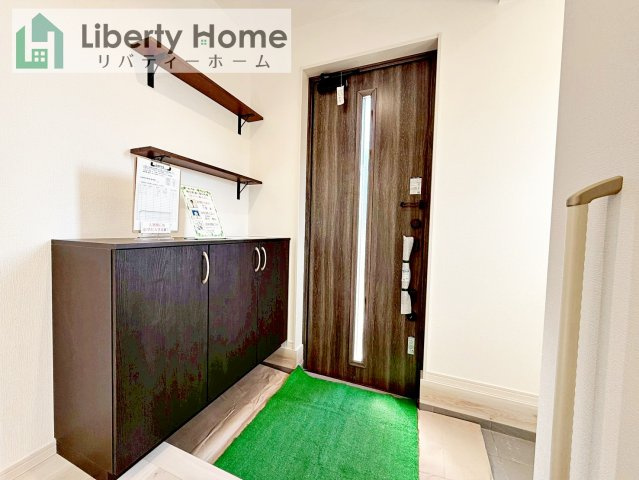 ワイウッドコート土浦市神立町第１期　新築戸建　9号棟の玄関