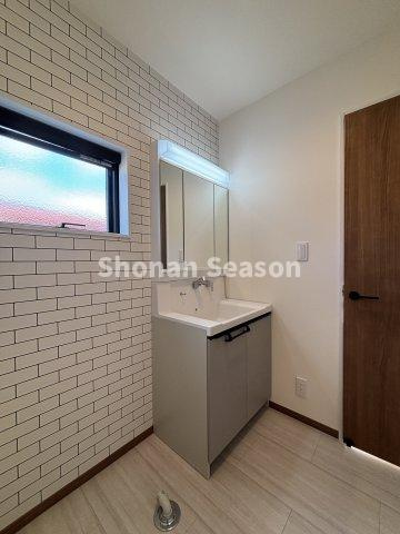 【独立洗面台】 | 玄関近くに洗面室をご用意☆帰宅後すぐに手洗い・うがいができて衛生的です。