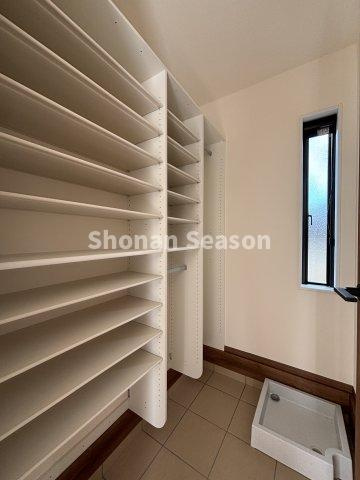 【玄関】 | 増えがちなご家族の履物もたっぷり収納◎お出迎えスペースを綺麗に保てます。