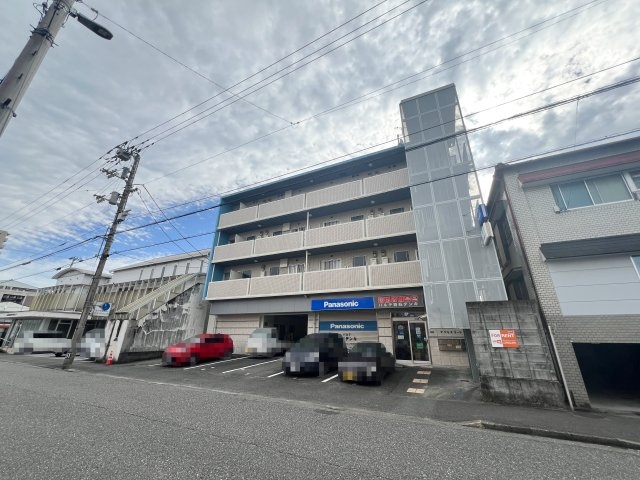 アクセスコートの外観