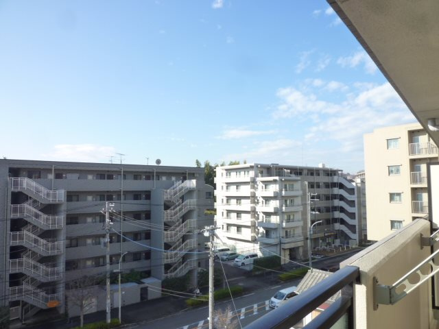 ☆南向きで日当たり・通風良好☆※参考写真