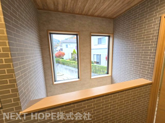 【内装】 | 川西市けやき坂４丁目中古戸建 | 玄関ホールの上部は吹き抜けになっております♪たいへん明るい空間です！！