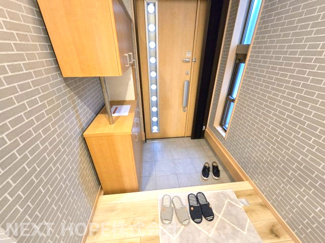 【玄関】 | 川西市けやき坂４丁目中古戸建 | スッキリとした玄関です♪大きなシューズBOXも設けられております！