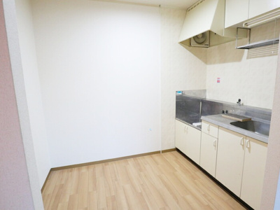 【キッチン】 | 堀の内ハイム | 広々3帖の収納豊富なキッチン