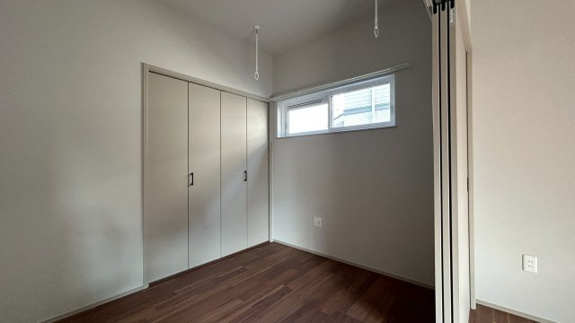 久留米市江戸屋敷2丁目の洋室