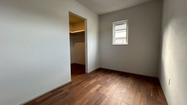 久留米市江戸屋敷2丁目の洋室