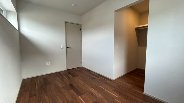 久留米市江戸屋敷2丁目の洋室