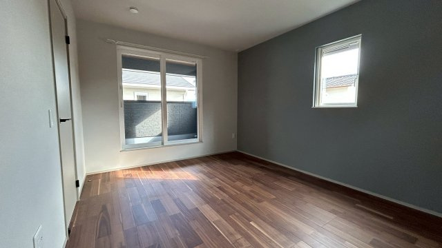 久留米市江戸屋敷2丁目の洋室