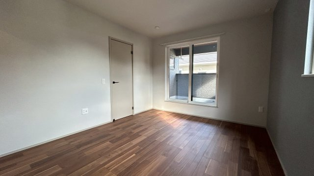 久留米市江戸屋敷2丁目の洋室