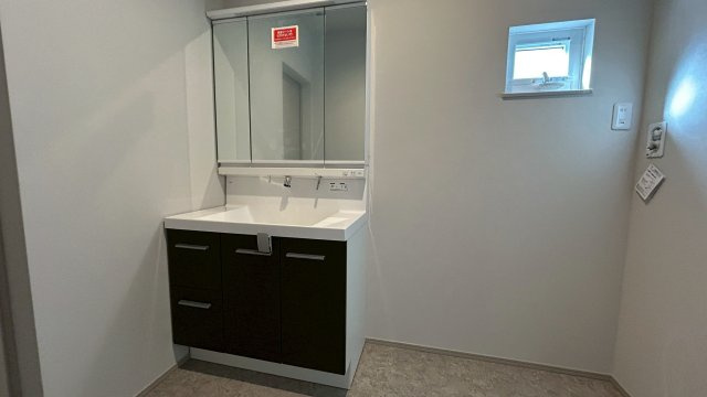 久留米市江戸屋敷2丁目の独立洗面台