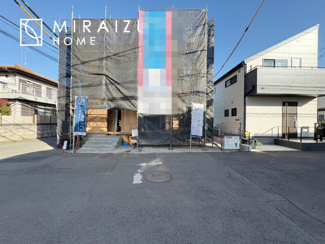 【外観】 | 青く澄み渡った綺麗な空と、陽の光をたっぷりと受ける、そんな新築住宅で新生活をスタートしてみませんか？見学・ご相談等、ミライズホーム(株)までお気軽にご連絡下さい♪