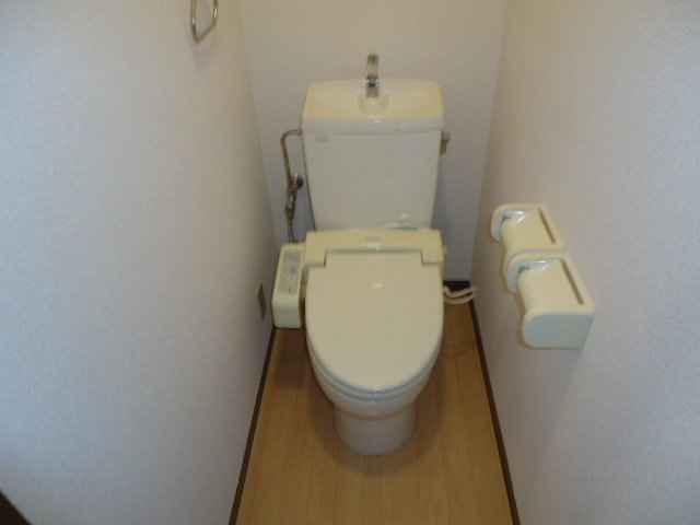 ロイヤルハイツ藤田のトイレ|シャワー付トイレ