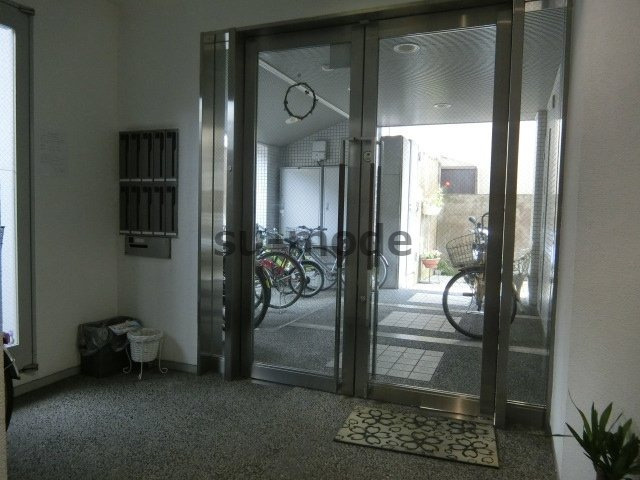 UEDA BUILDINGのエントランス