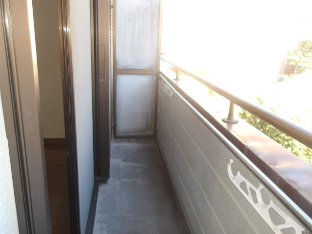 ヴィラＡのバルコニー|暖かな日差しのふりそそぐバルコニー