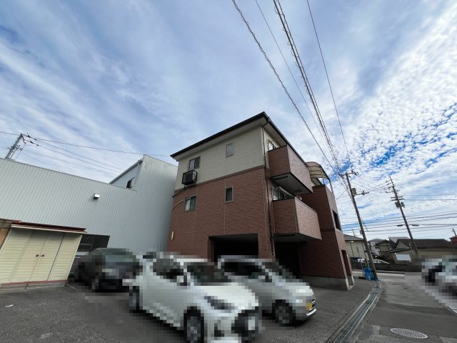 ヒルズビレッジの駐車場