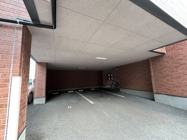 ヒルズビレッジの駐車場