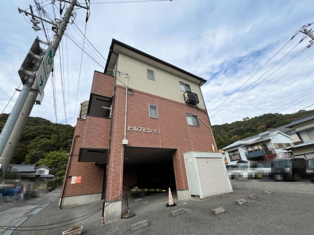 ヒルズビレッジの駐車場