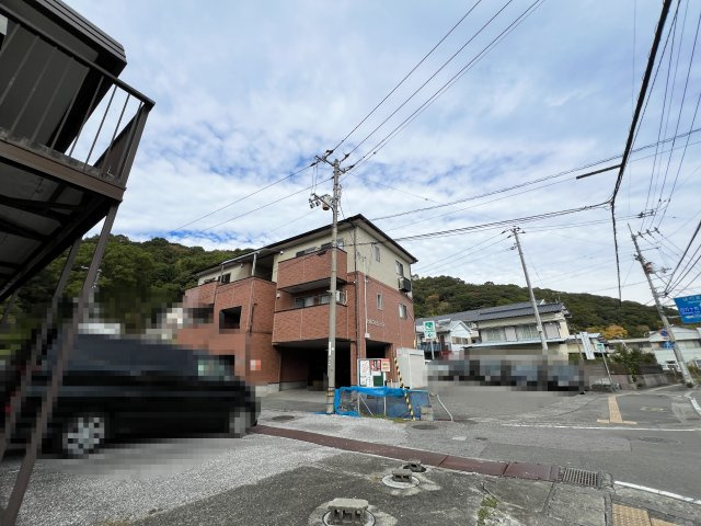 ヒルズビレッジの駐車場