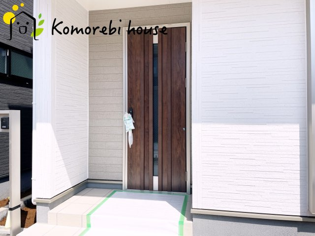 さいたま市西区佐知川　第２　新築一戸建て　リーブルガーデン　02の玄関|明るい玄関です