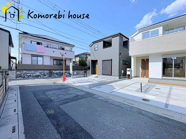 さいたま市西区佐知川　第２　新築一戸建て　リーブルガーデン　02の前面道路含む現地写真|前面道路含む現地写真です