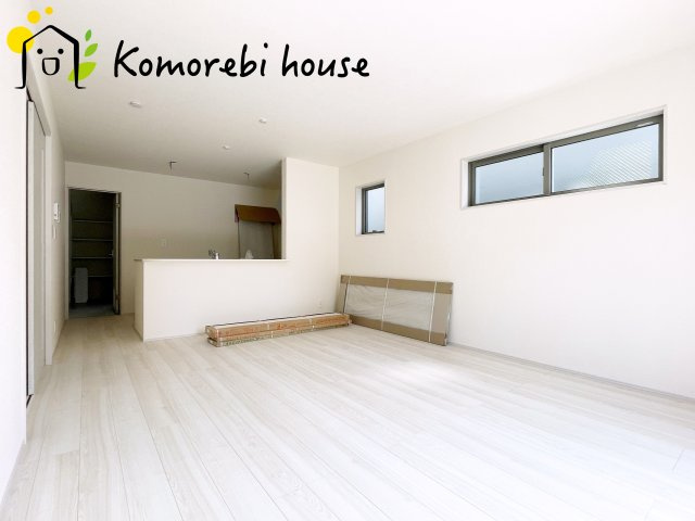さいたま市西区佐知川　第２　新築一戸建て　リーブルガーデン　02の居間・リビング|ゆったりとした居間です