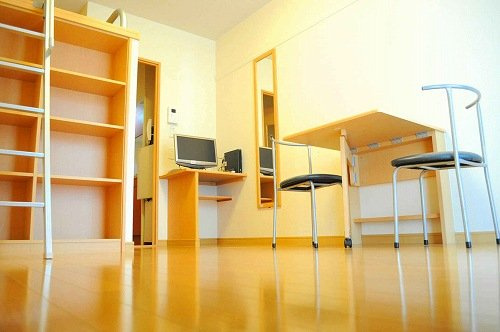 三田市西山１丁目の賃貸マンションの居間・リビング