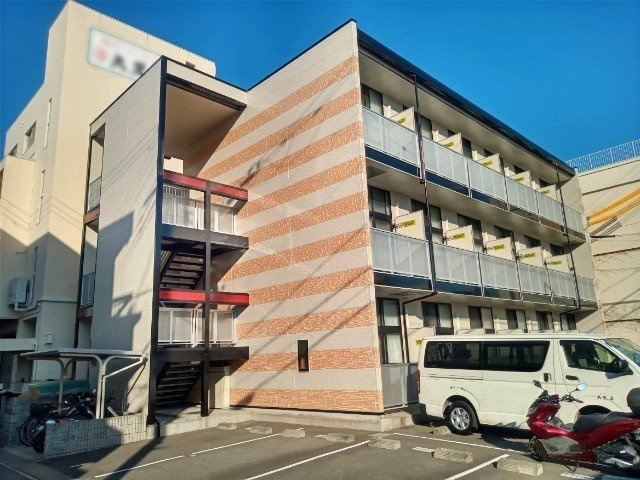 神戸市兵庫区芦原通２丁目の賃貸マンションの外観|2022年11月に外壁塗装いたしました。