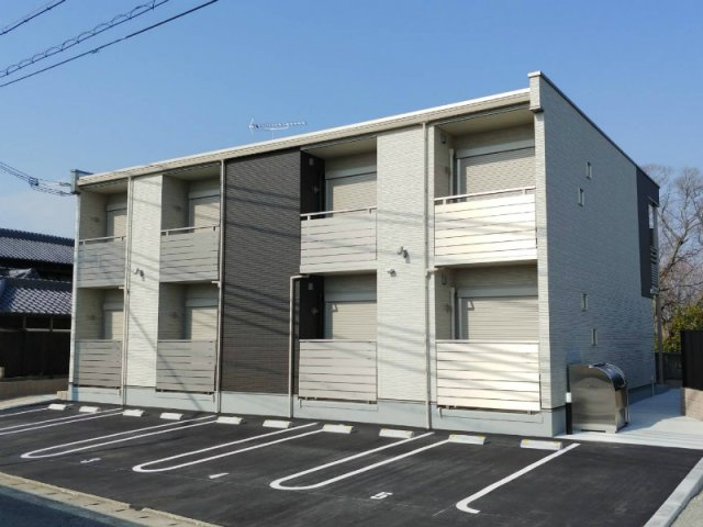 三木市緑が丘町本町１丁目のアパート