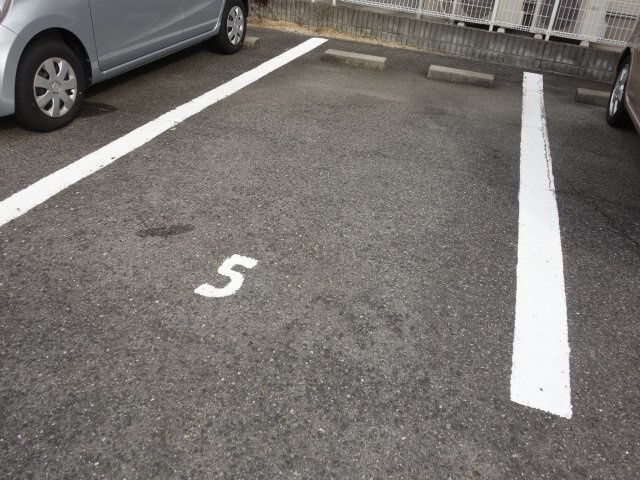 レオパレス１９９９の駐車場