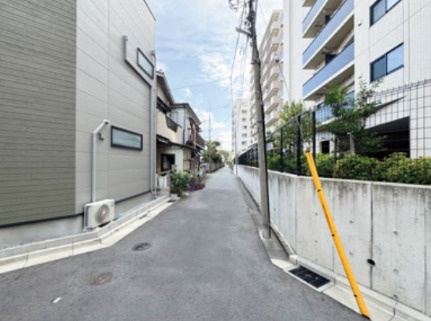 墨田区東向島３丁目の売地の前面道路含む現地写真