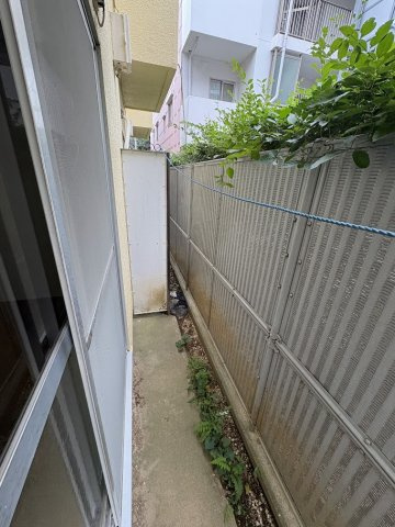 日発貫井南町コーポのバルコニー